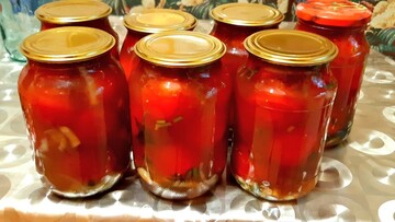 Как замариновать пикантные помидоры с кетчупом чили на зиму: популярный рецепт