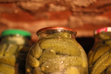 Як захистити кришки для консервації, щоб не поіржавіли у підвалі: прості лайфхаки