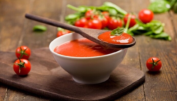 На пиццу, в борщ, к шашлыку. Рецепт вкусного томатного соуса на зиму