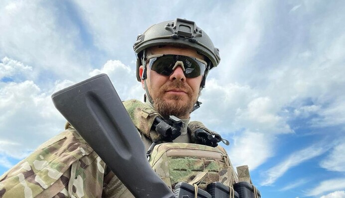 Я не рвусь в бой: Саша Положинский рассказал о своей службе в ВСУ
