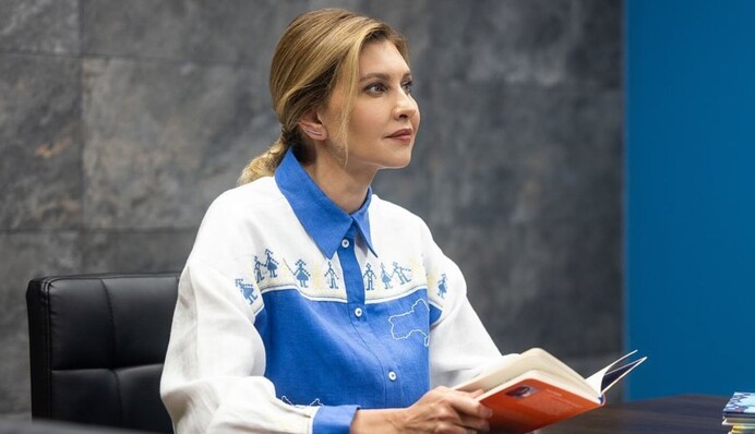 Елена Зеленская в креативной вышиванке рассказала о важности украинских книг