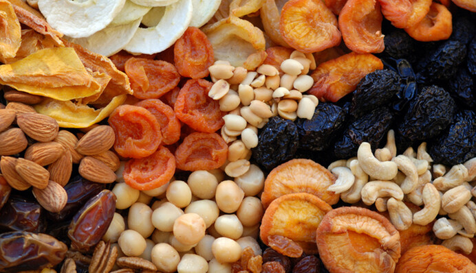 Що робити, якщо харчова міль зіпсувала сухофрукти: прості способи врятувати продукти