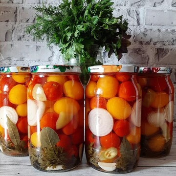 Как закрыть маринованные помидоры черри с перцем: простой рецепт