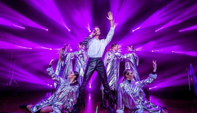 Интересно, где он служит: Тарас Тополя скептически высказался о Максе Барских в ВСУ