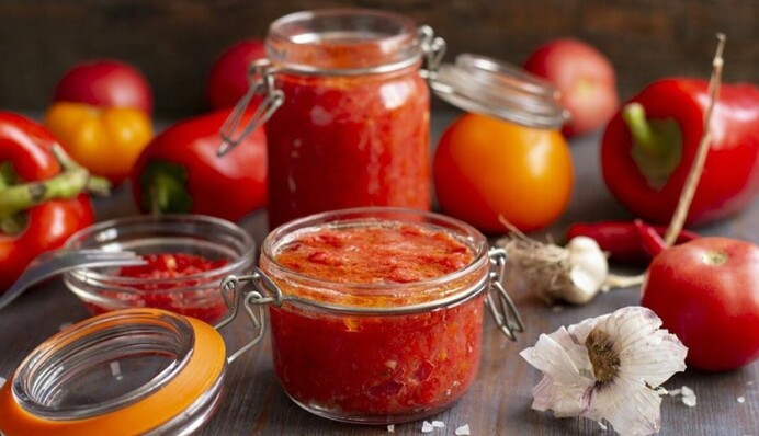 Дуже смачний до м'яса. Рецепт улюбленого томатного соусу Сацебелі на зиму