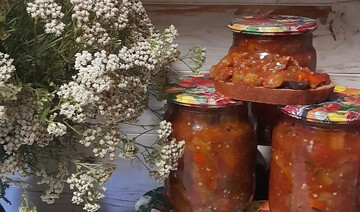 Как закрыть на зиму вкусный салат из баклажанов и помидоров: простой рецепт