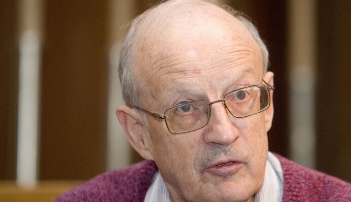 Путін обома ручками чіпляється за життя, але незабаром росіянам покажуть танець маленьких лебедів - Андрій Піонтковський