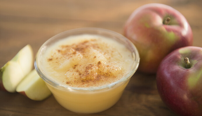 Як закрити на зиму смачне яблучне пюре: рецепти з цукром та без