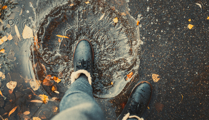 Як захистити взуття від дощу, якщо немає спеціального крему: простий спосіб