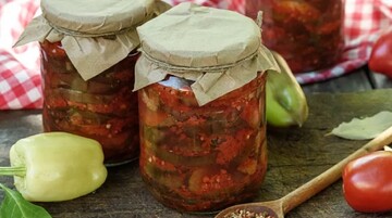 Как закрыть на зиму любимый салат из баклажанов Тещин язык: простой рецепт