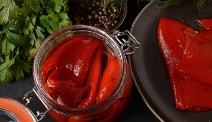 Як закрити на зиму болгарський перець в томатному соусі: простий рецепт