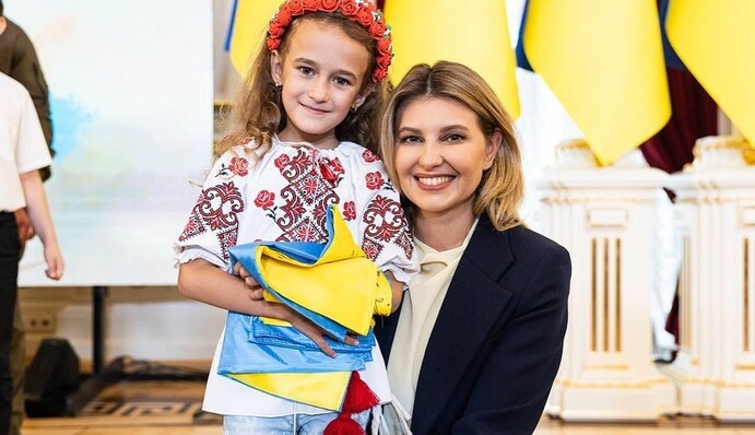 Сине-желтый – это свобода. Как звезды поздравили Украину с Днем государственного флага