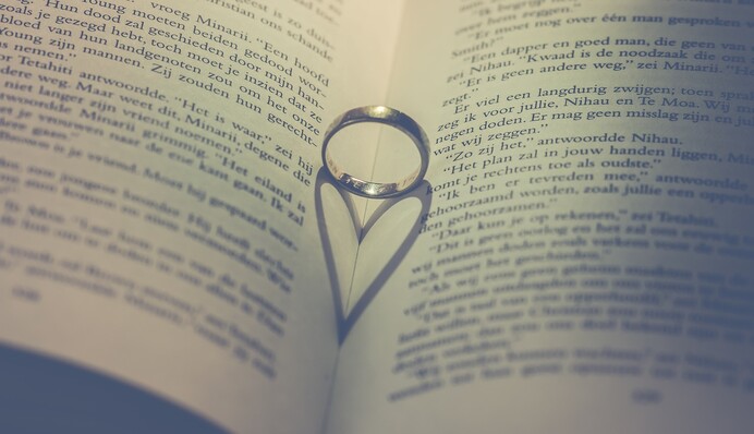 Як дізнатися розмір пальця, щоб підібрати каблучку: 5 надійних способів