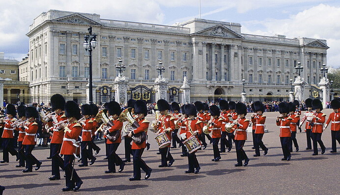 Оркестр британских гвардейцев в День Независимости поздравил Украину исполнением хита 
