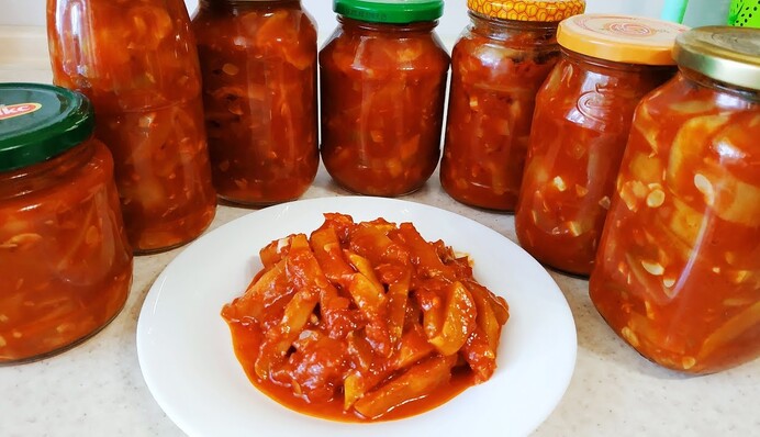 Швидко та смачно. Рецепт лечо з кабачків та болгарського перцю на зиму