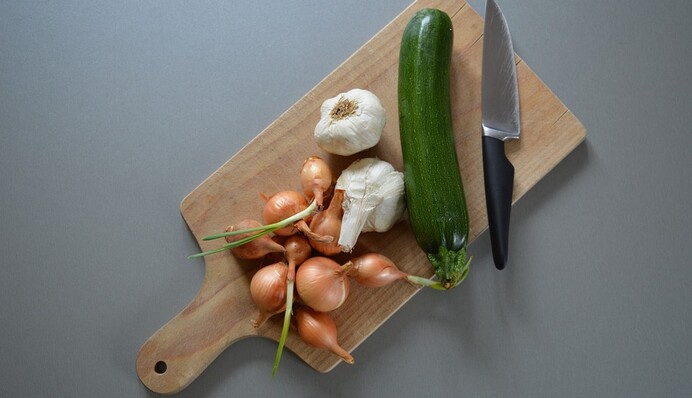 Зимою буде смачно. Рецепт салату з кабачків по-селянськи