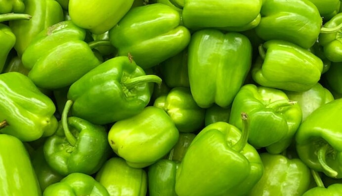 Розвантажте кущі. Простий спосіб прискорити дозрівання перцю у серпні
