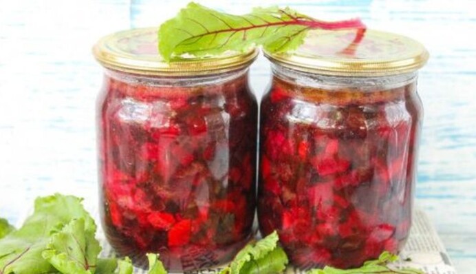 Як приготувати борщову заправку з буряком та капустою на зиму: простий рецепт