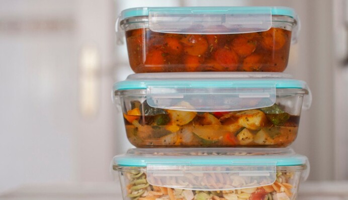 Як швидко помити брудні контейнери для їжі: 3 ефективних та дешевих способи