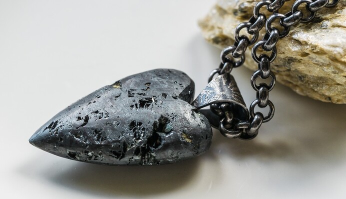 Як почистити срібний ланцюжок, щоб блищав як новий: перевірений лайфхак