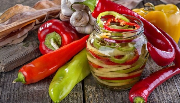 Як закрити на зиму гіркий перець з оцтом і цукром: простий рецепт