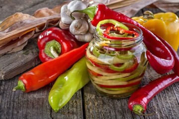 Як закрити на зиму гіркий перець з оцтом і цукром: простий рецепт