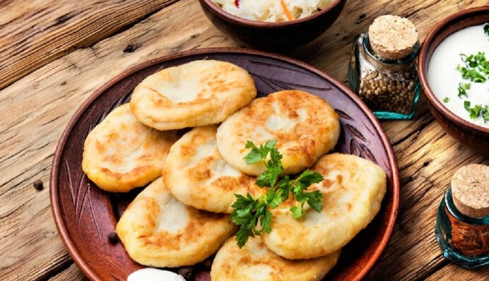 Без зайвої олії. Рецепт картопляників з капустою в духовці