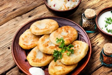 Без зайвої олії. Рецепт картопляників з капустою в духовці