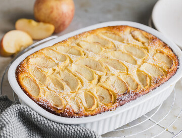 Быстро и полезно: рецепт ароматной творожной запеканки с яблоками