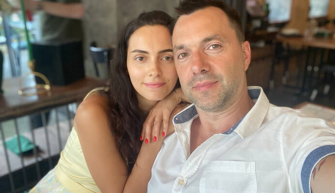 Теж використовую Олексія як заспокійливе: дружина Арестовича розповіла, чи обговорює з чоловіком війну