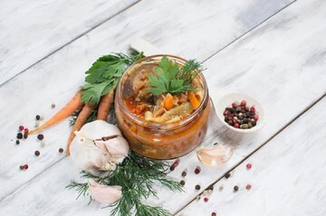 Смакота неймовірна. Рецепт салату з баклажанів і шампіньйонів на зиму