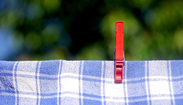 Як відіпрати сильно забруднені кухонні рушники: найкращі засоби від жиру та запаху