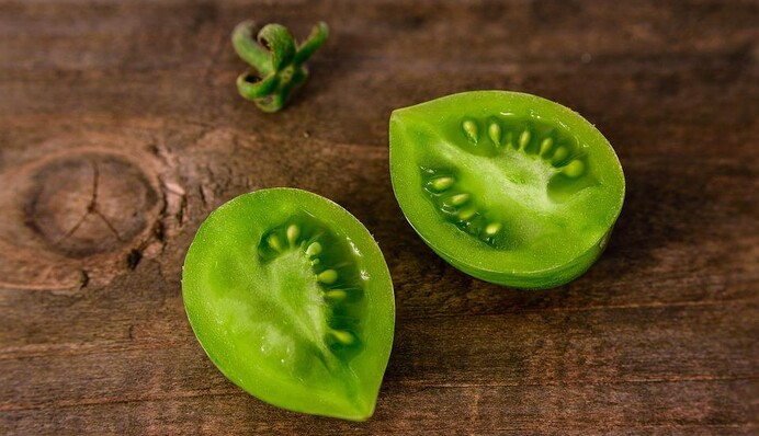 Цей рецепт врятує невдалий урожай. Закриваємо зелені помідори з часником і перцем