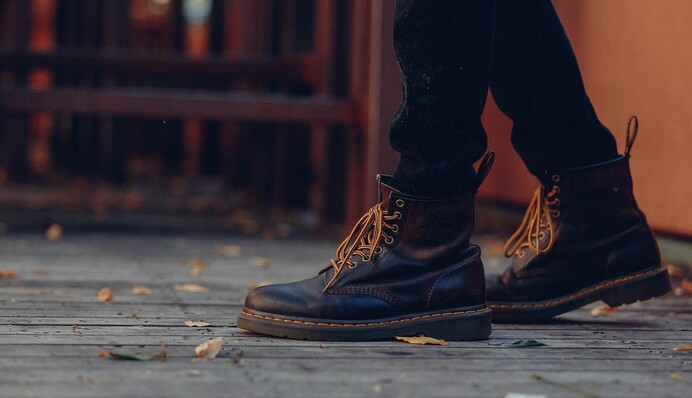 Що робити, якщо взуття на розмір більше: прості лайфхаки, щоб носити його з комфортом