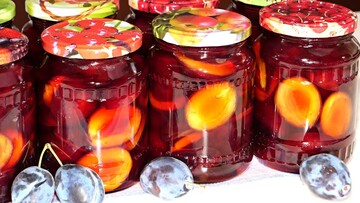 40 хвилин і готово. Рецепт смачних маринованих слив на зиму