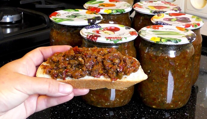 Через м’ясорубку без стерилізації. Рецепт смачної баклажанної ікри на зиму