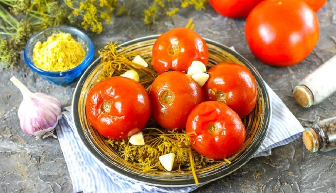 Рецепт у 5-літровому відрі. Готуємо смачні квашені помідори з гірчицею