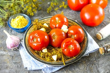 Рецепт в 5-литровом ведре. Готовим вкусные квашеные помидоры с горчицей