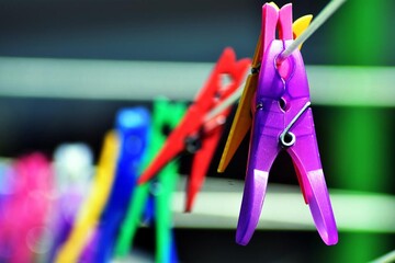 Як швидко висушити одяг після прання: прості лайфхаки для осіннього сезону