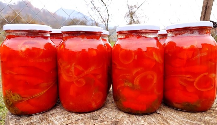 Улюблений рецепт, перевірений роками. Готуємо на зиму болгарський перець в томаті