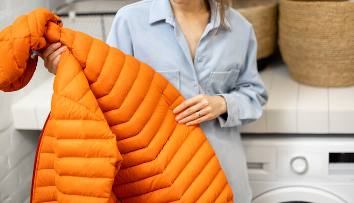 Как постирать пуховую куртку в домашних условиях, чтобы не сбился пух: советы и лайфхаки