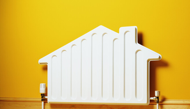 Як зігрітися в холодній квартирі, не вмикаючи опалення: 12 простих порад