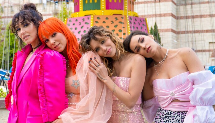 Общаемся очень редко: Тарабарова рассказала о дружбе с Региной Тодоренко