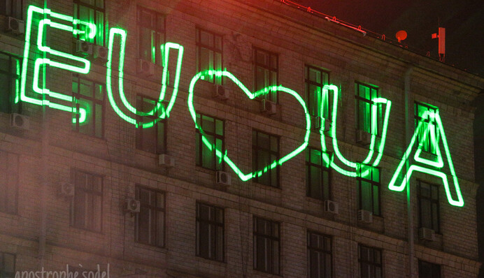 ​Соцсети в восторге от исторического решения по безвизовому режиму для Украины