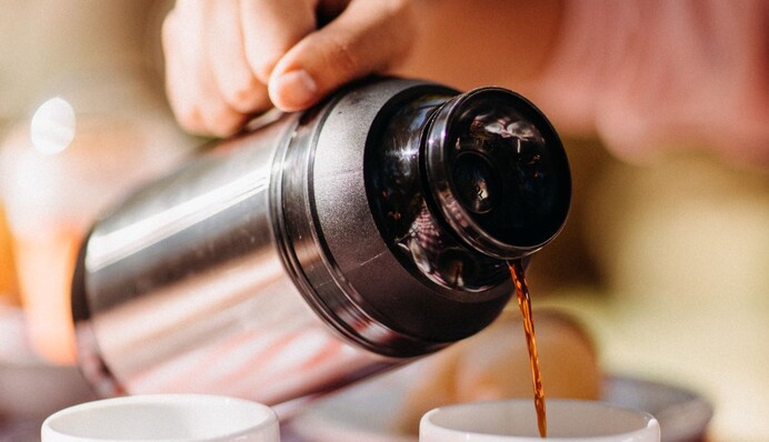 Як швидко відмити термос від чайного нальоту та запаху плісняви