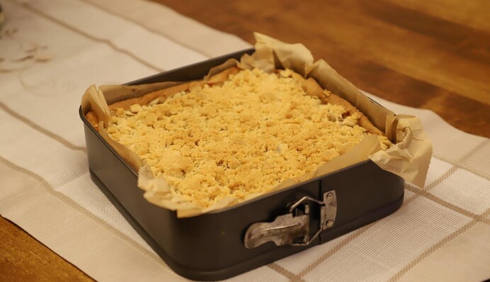 Як приготувати тертий пиріг з яблуками на маргарині: простий рецепт