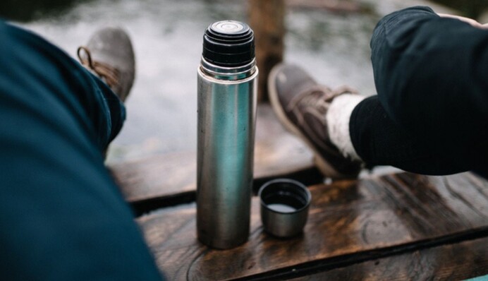 Утримує тепло 12 годин. Робимо простий термос для напоїв своїми руками