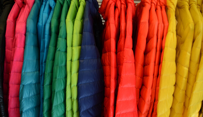 Як швидко висушити пуховик після прання: поради та лайфхаки