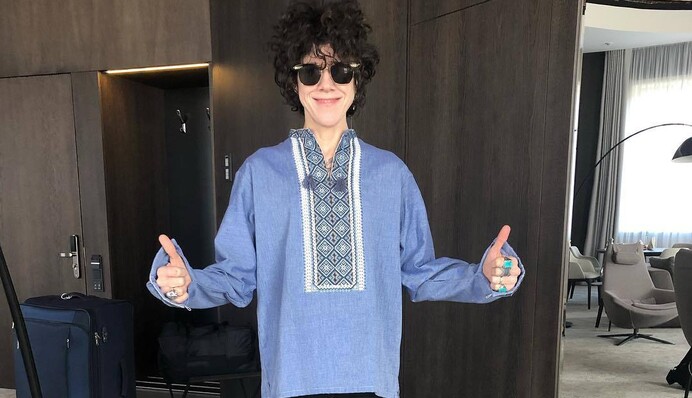 З прапором у руках. Співачка LP підтримала Україну на концерті у Варшаві