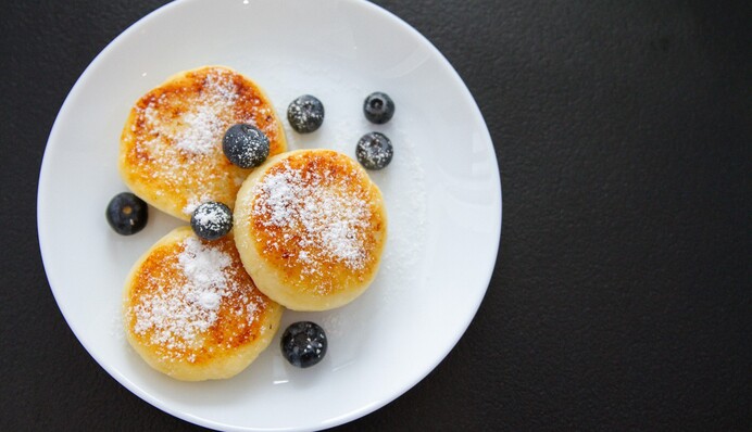 Як готувати смачні сирники без яєць з бананом: простий рецепт